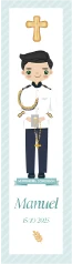 Traje de comunión inspirado en la Armada, en blanco con detalles dorados.